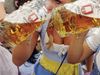 Decor-Doek-Huren-Verhuur-Oktoberfeest-Drinkende-Dames-6x3-Broekiesverhuur.nl Decor-Doek-Huren-Verhuur-Oktoberfeest-Drinkende-Dames-6x3-Broekiesverhuur.nl