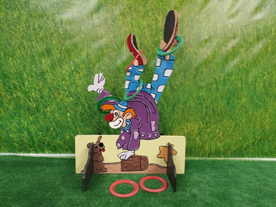 Ring Gooi Clown Handstand