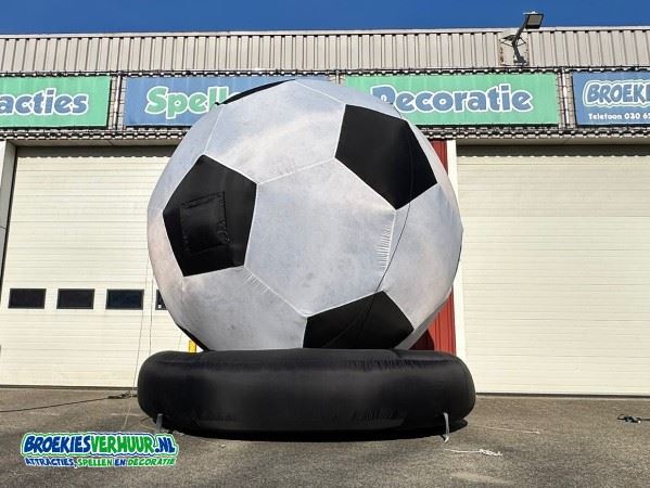 Voetbal-Opblaasbaar-4-meter-huren