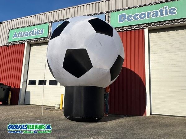 Voetbal-Opblaasbaar-Blikvanger-3-meter-Huren-Broekiesverhuur